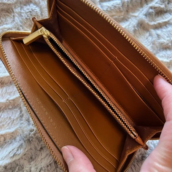 Tory Burch Emerson Zip Continental Wallet - Picture 4 of 6